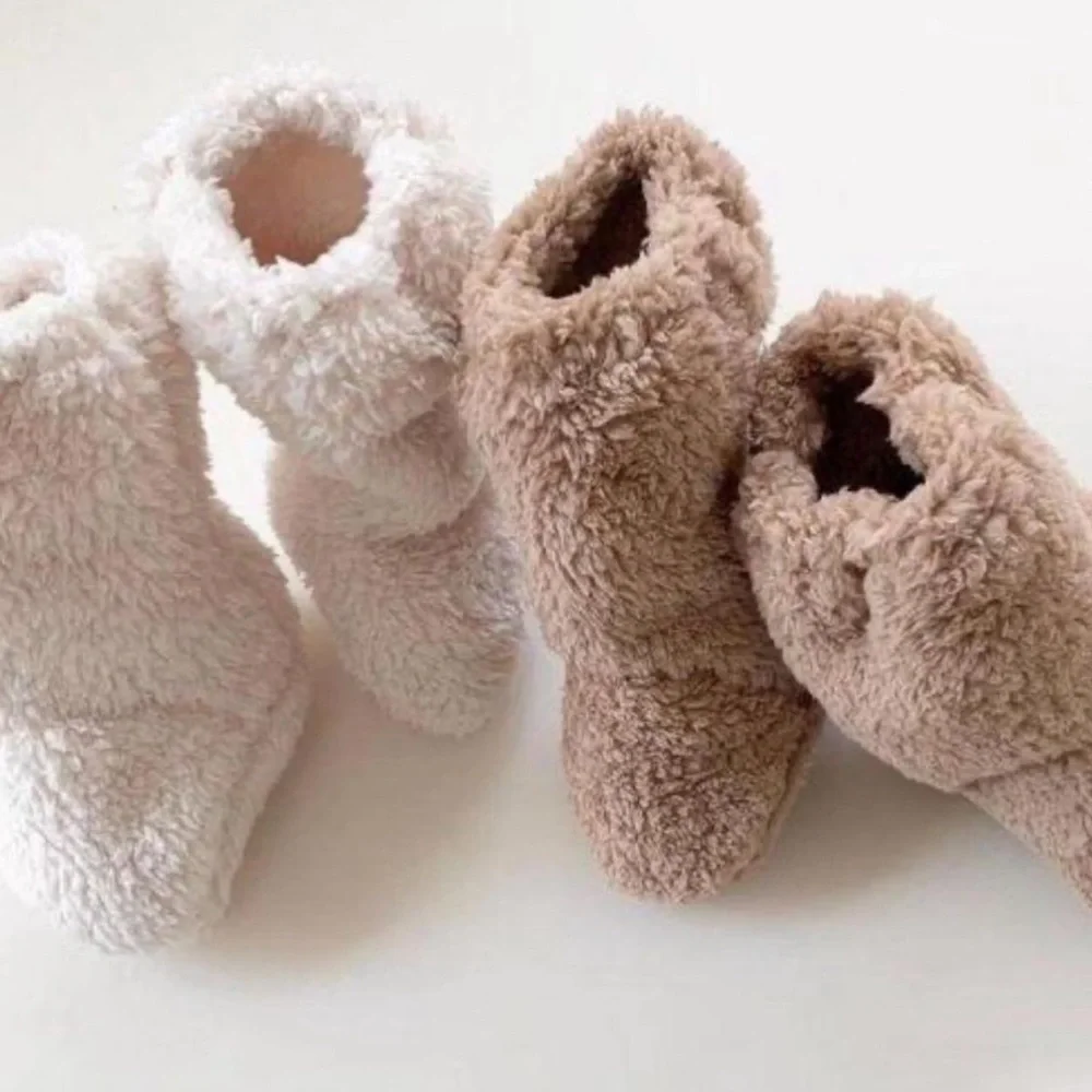 Ando Baby Shoes Teddy Leg Warmer Booties in Creme size 0-12 months
